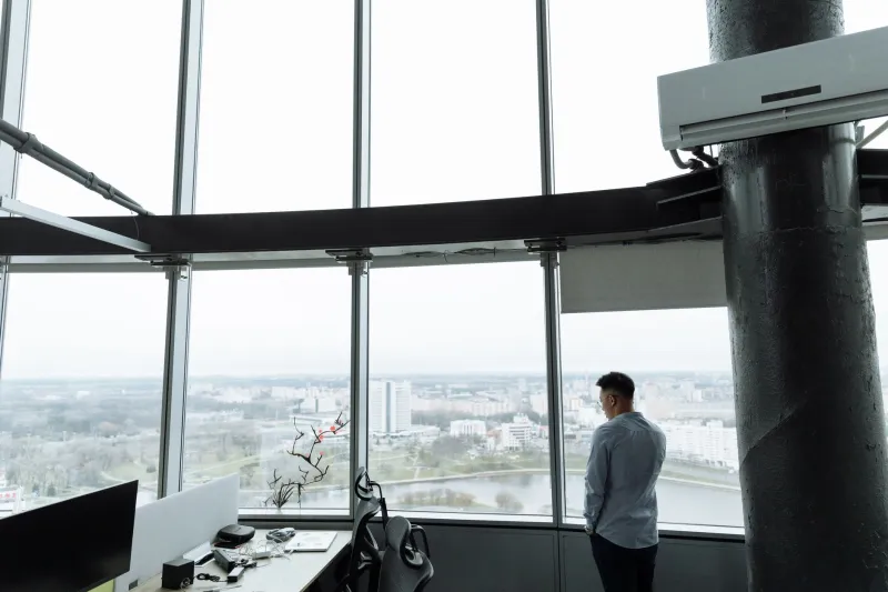 Alone on Purpose: How Japanese Ideas About Solitude Are Quietly Changing the Way Americans Work
